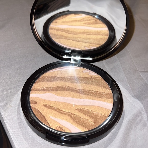 Laura Mercier Exotique Face Illuminator - Picture 5 of 8